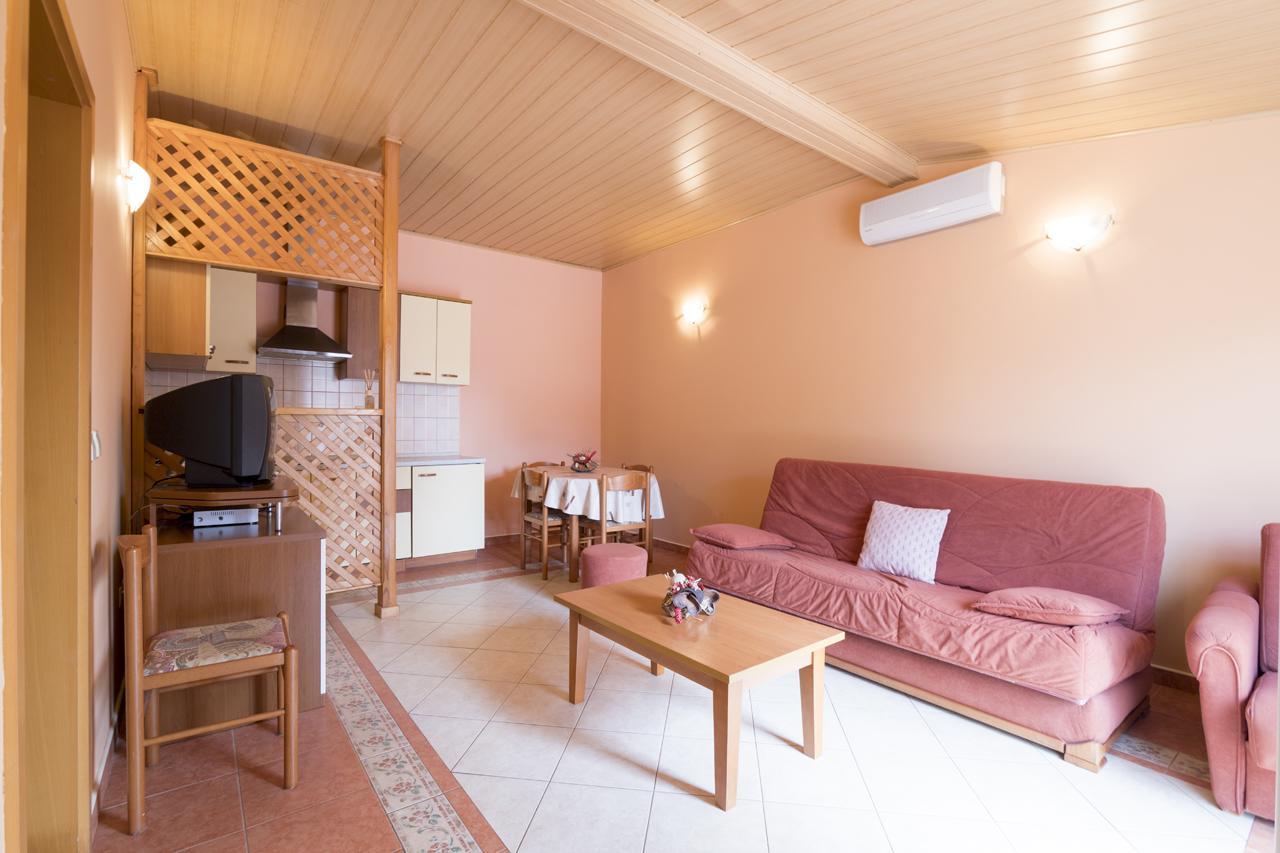 Apartments Kori Funtana Zewnętrze zdjęcie